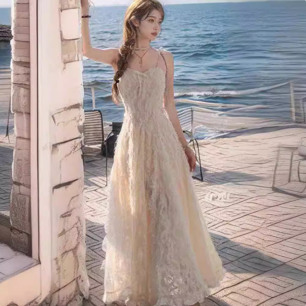 流苏羽毛连衣裙女夏新款甜美高腰显瘦海边度假气质超仙吊带裙